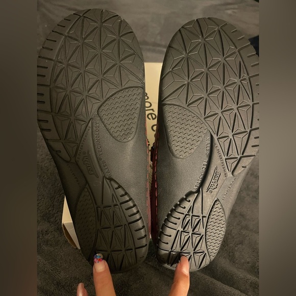 EARTH Indulge Suede Fleeced Lined Clog/Mule. Size 9 Merlot - Picture 9 of 15